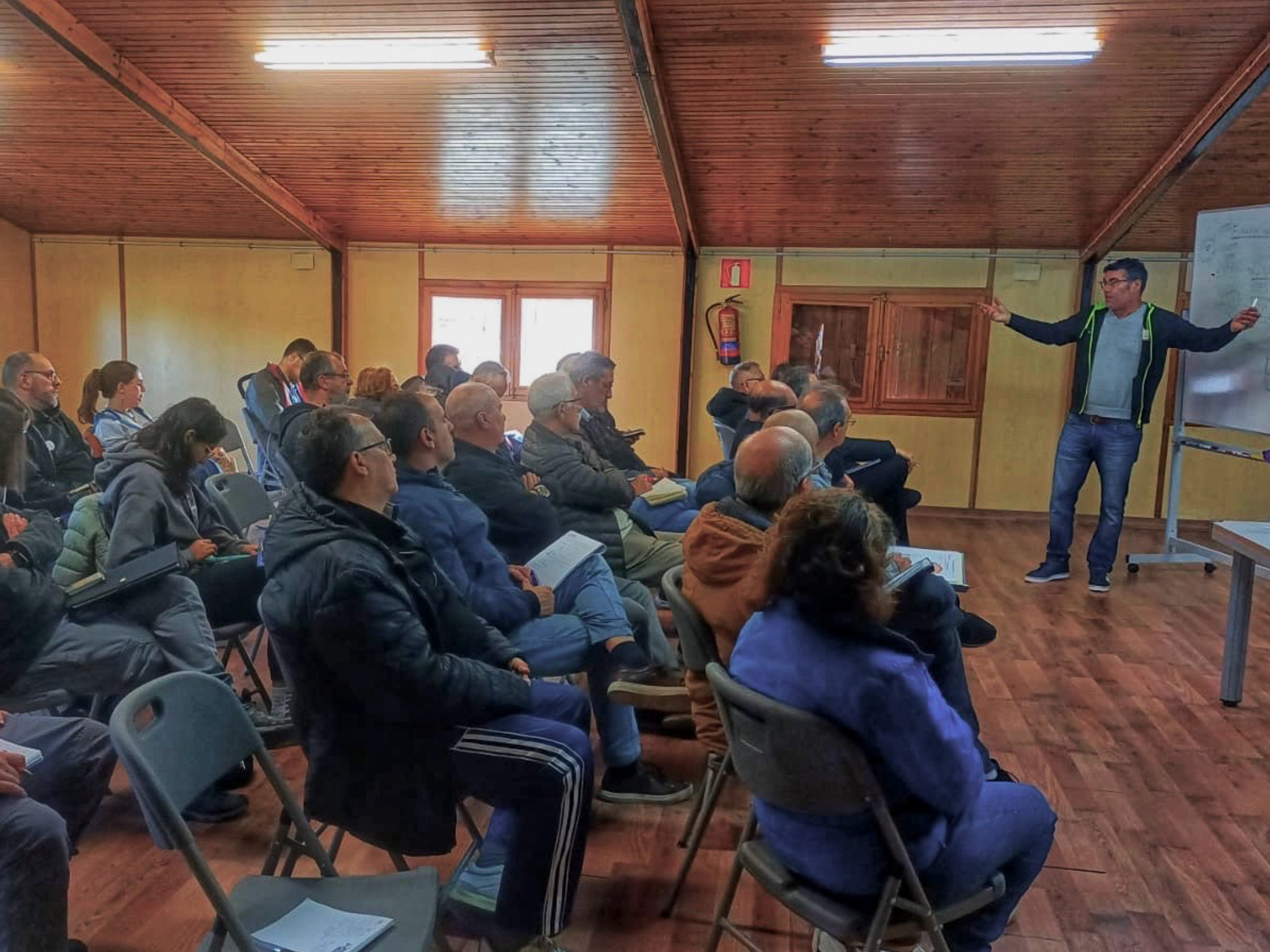 Explicación de los contenidos de la masterclass. Club Amigos del Bonsái de Fuenlabrada