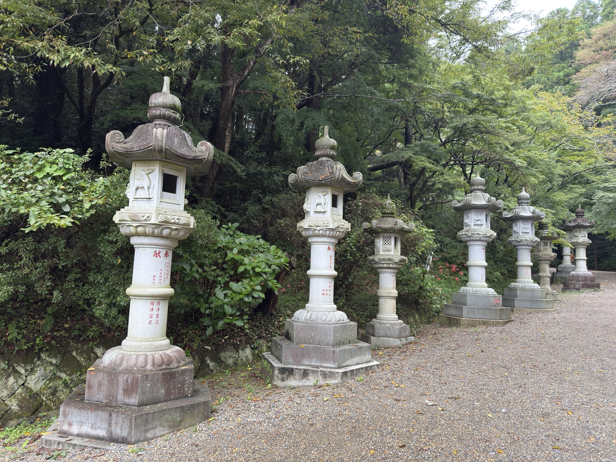 Linternas de piedra, Katori Jingū