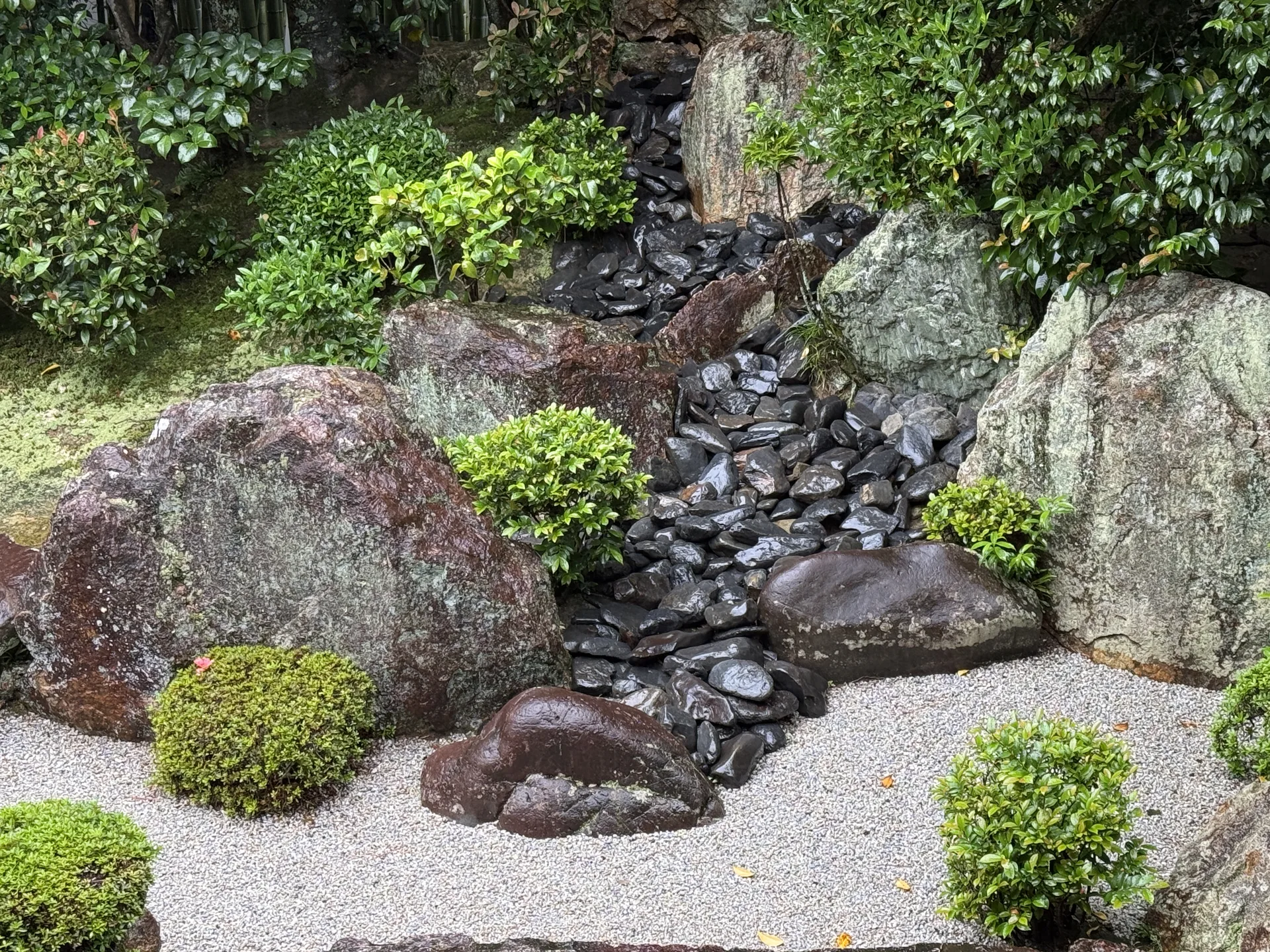 退蔵院：黒石の枯滝