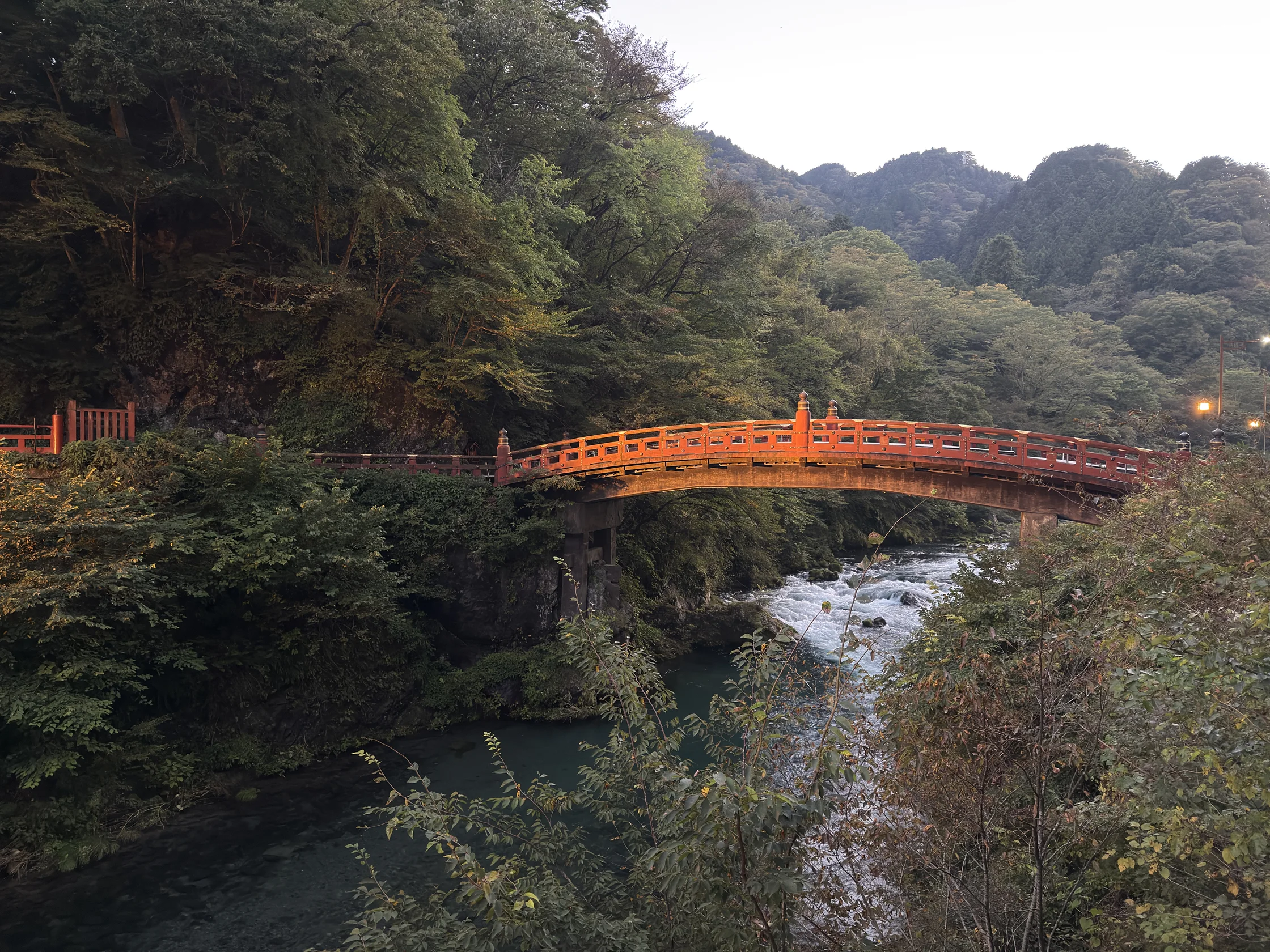 日光：大谷川に架かる神橋