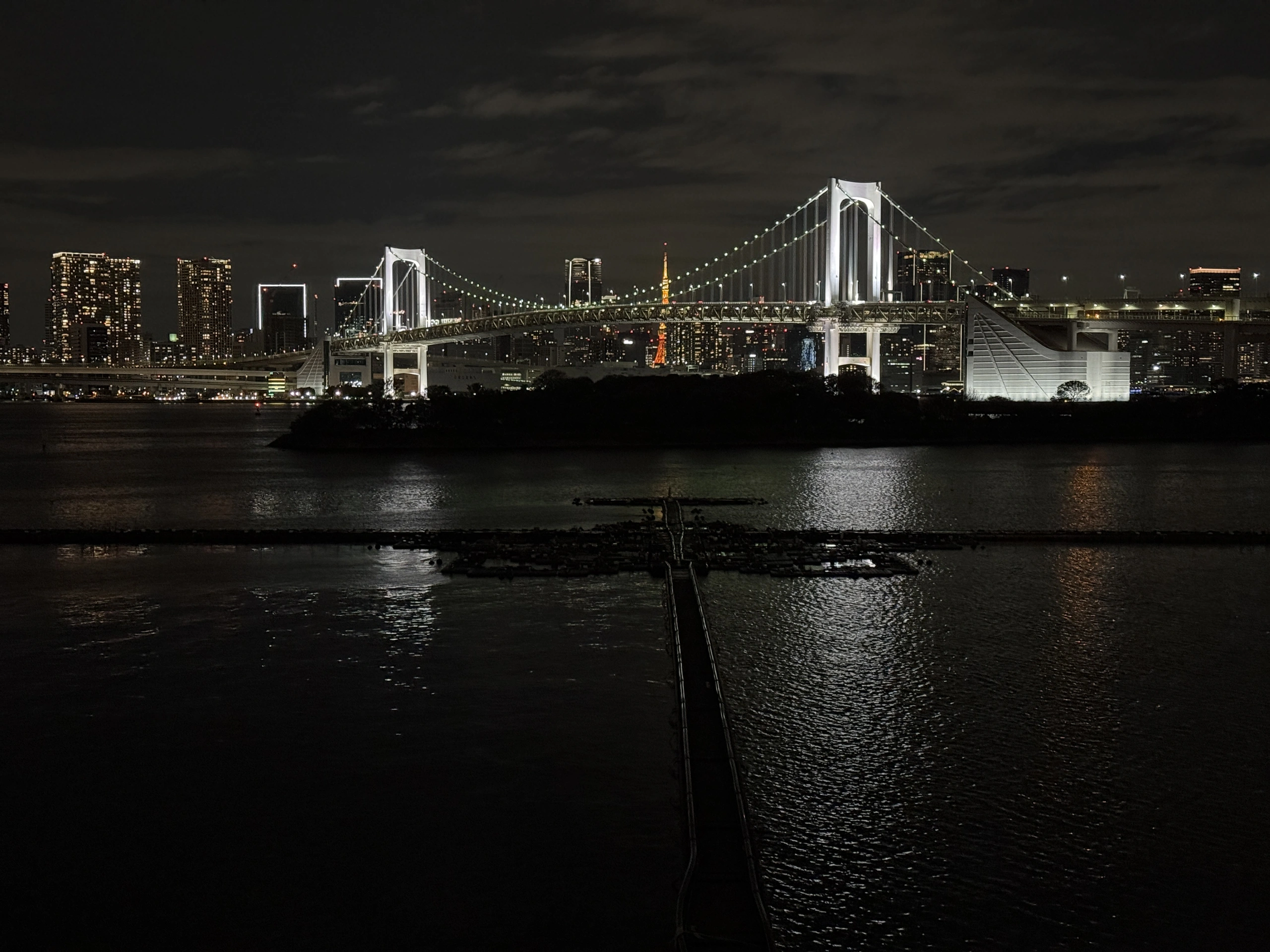 夜のレインボーブリッジ
