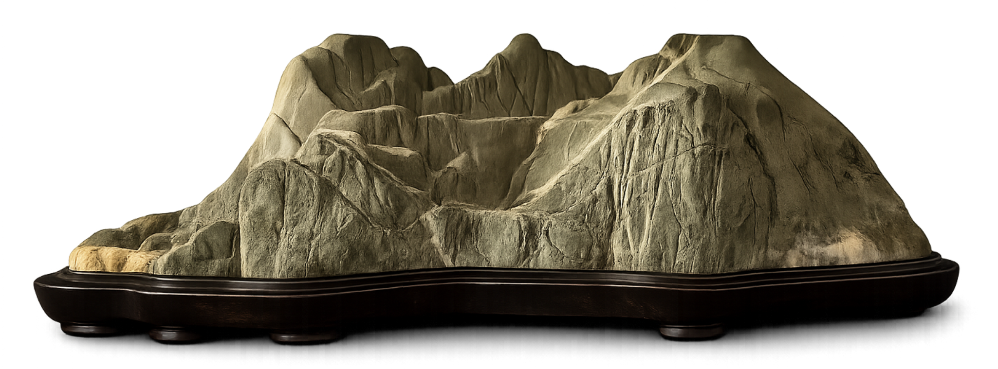 Suiseki de paisaje montañoso con múltiples picos escalonados, sobre daiza de madera oscura · colección de Marcial Yuste Blasco