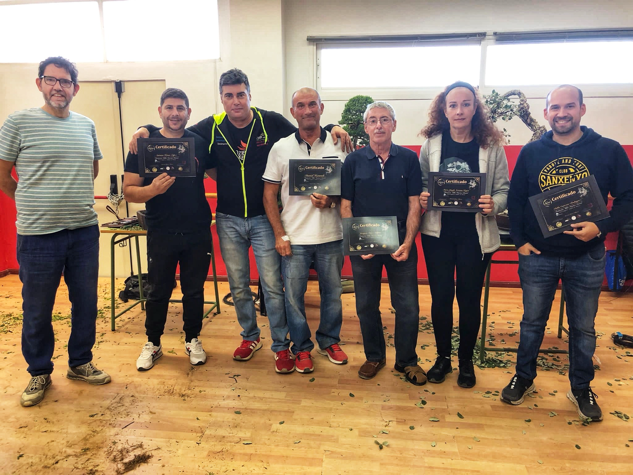 Fotografía de grupo con los participantes del taller del VIII Congreso Andaluz de Bonsái